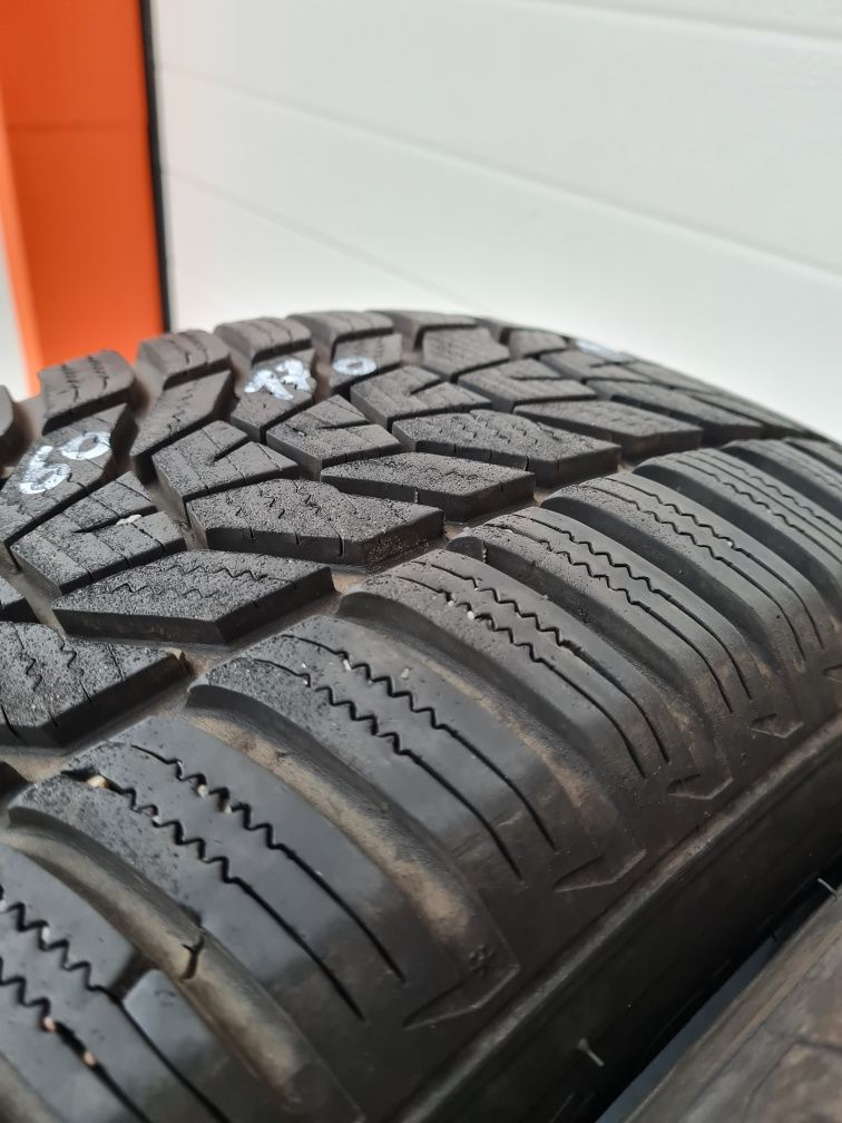 Зимни гуми 4 броя HANKOOK WinterIcep Evo3 215 60 R17 дот 4122