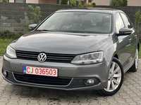 Volkswagen Jetta Highline  DSG  2.0 TDI  Navigatie  Camera  Carlig