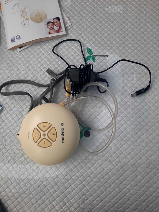 Ел. помпа за кърма Medela + торбички за кърма + резервни клапи