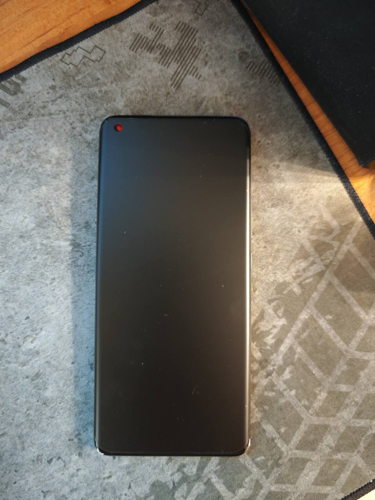 Продавам изключително запазен XIAOMI MI 11 ULTRA 256gb 12ram