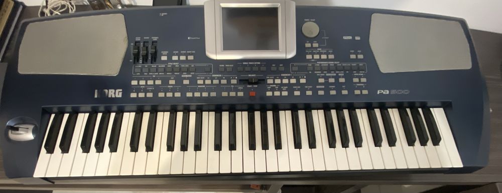 Vind orga Pa500 perfecta stare de functionare.