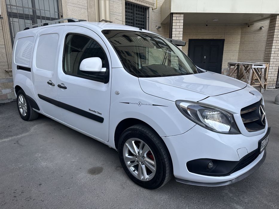 Mersedes benz Sitan 2017-год