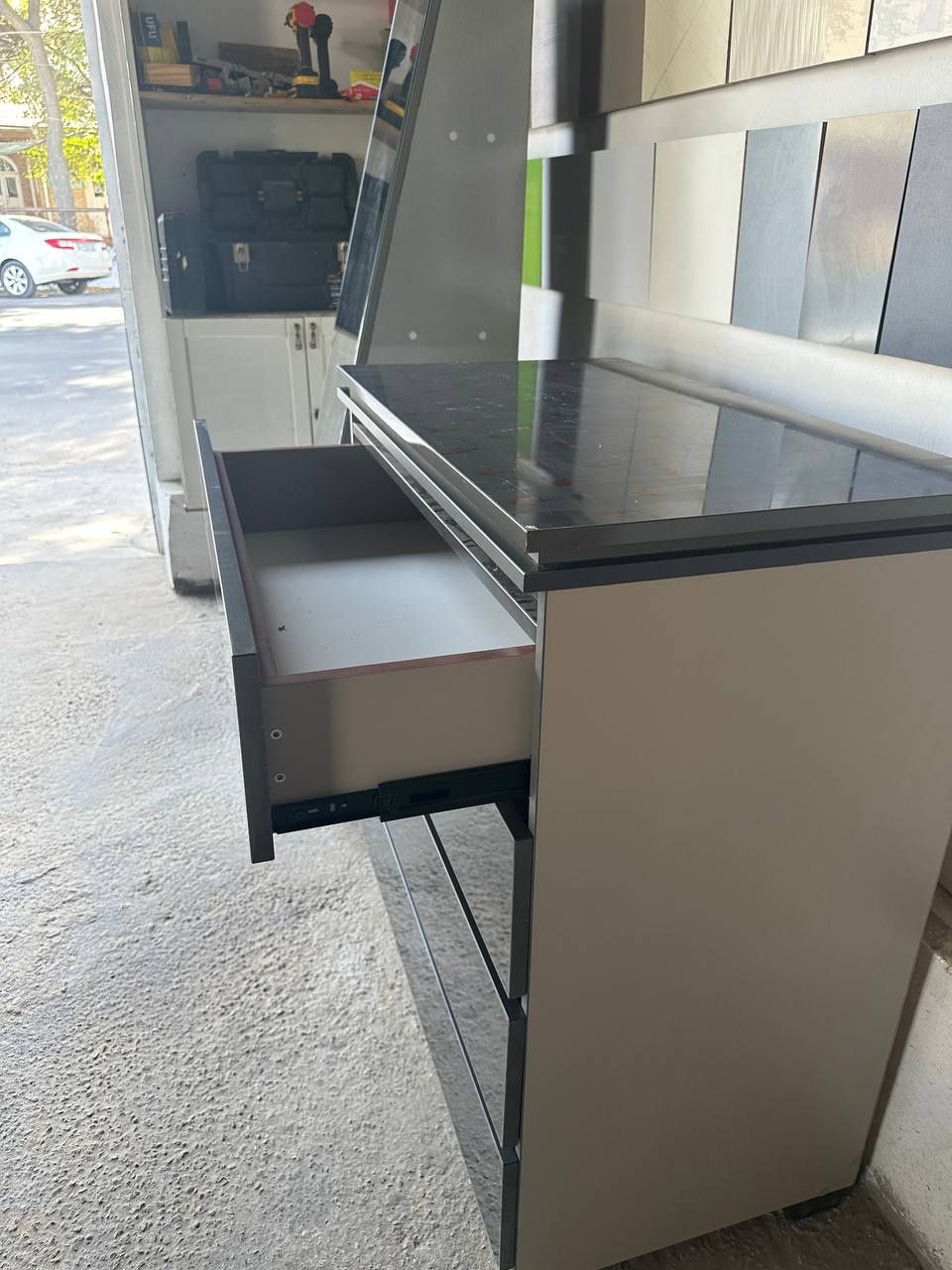 Комод продаётся сотилади