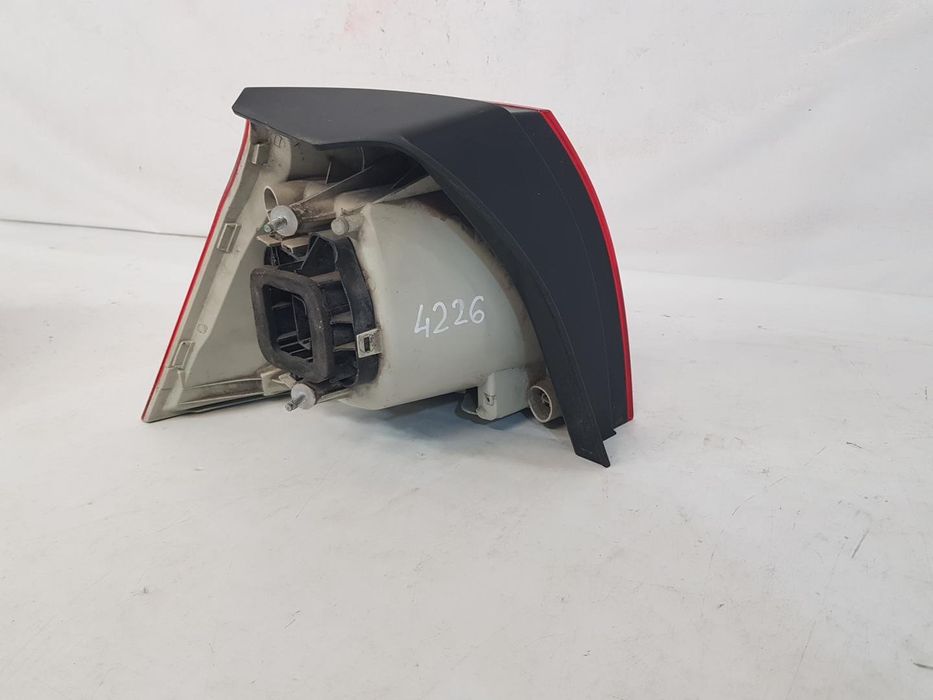 Stop dreapta pe aripa VW Golf 5 hatchbak dupa 2004