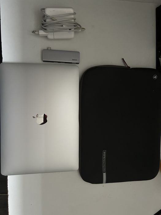 MacBook Pro 2019 13 inch incarcator original+hub usb+protective sleeve