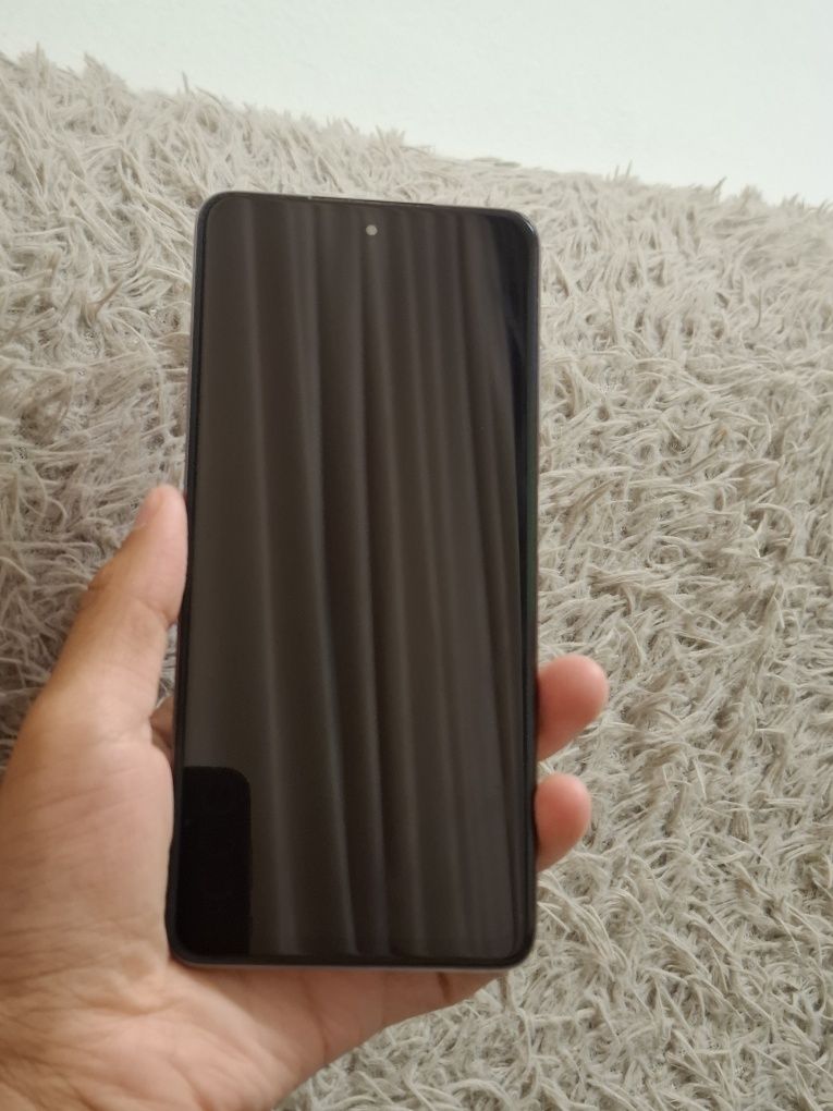 Poco x3 Pro не включается