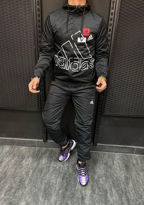 Vând treninguri fâș pentru bărbați