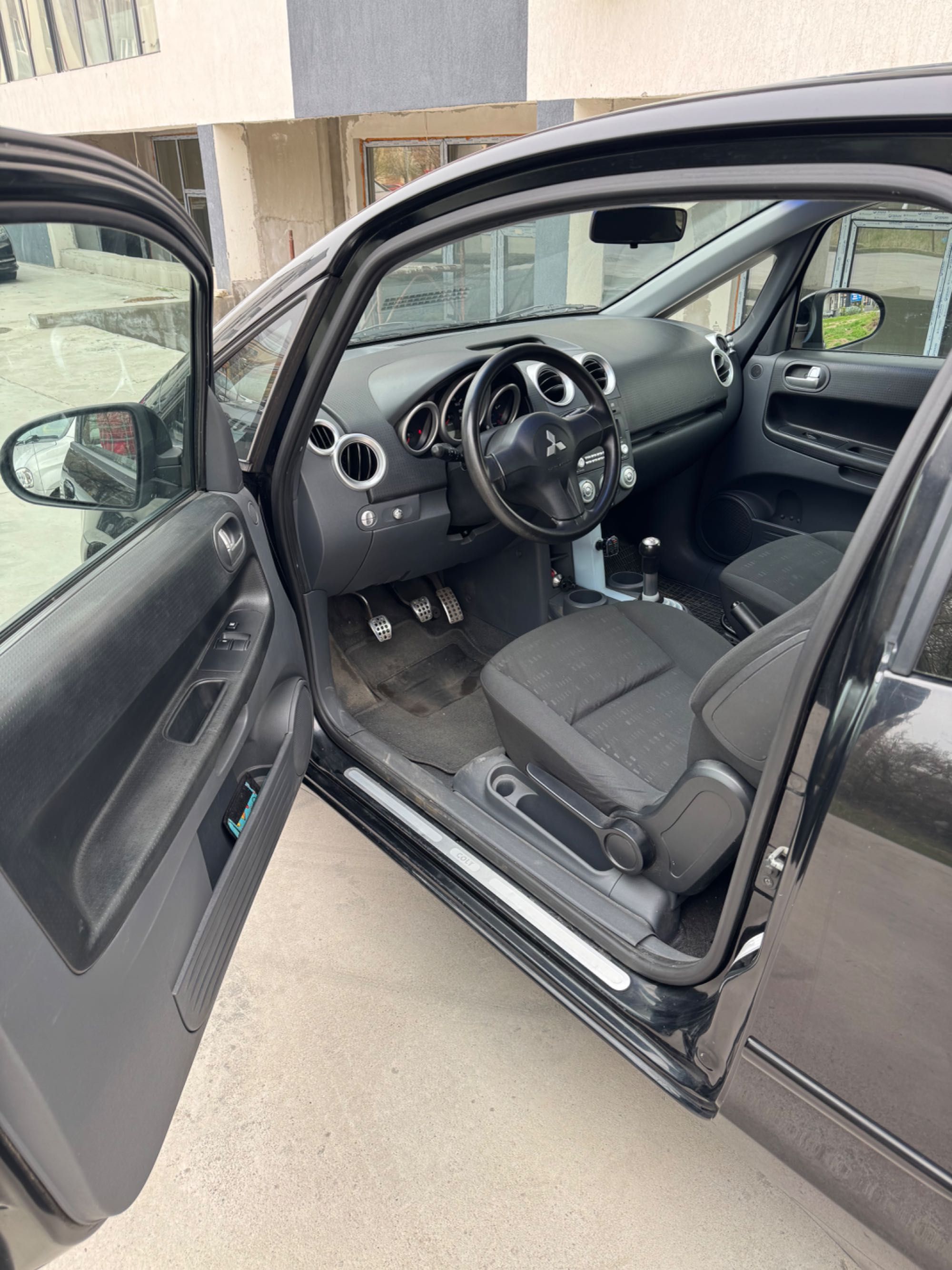 Vând Mitsubishi Colt CZ3 2006