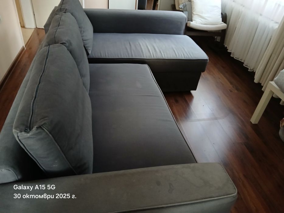 Ъглов диван с лежанка плюс опция за сън и място за съхранение