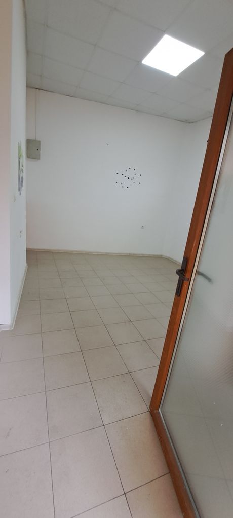 Дава се под наем Офис в Пазарджик, Младост - 30 кв.м за 99.45 € - Снимка #4