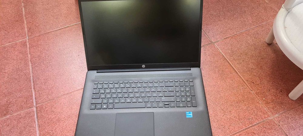Laptop HP 17-cn0335ng,  17,3 inchi, i3,i3-1115G4,  256 GB SSD