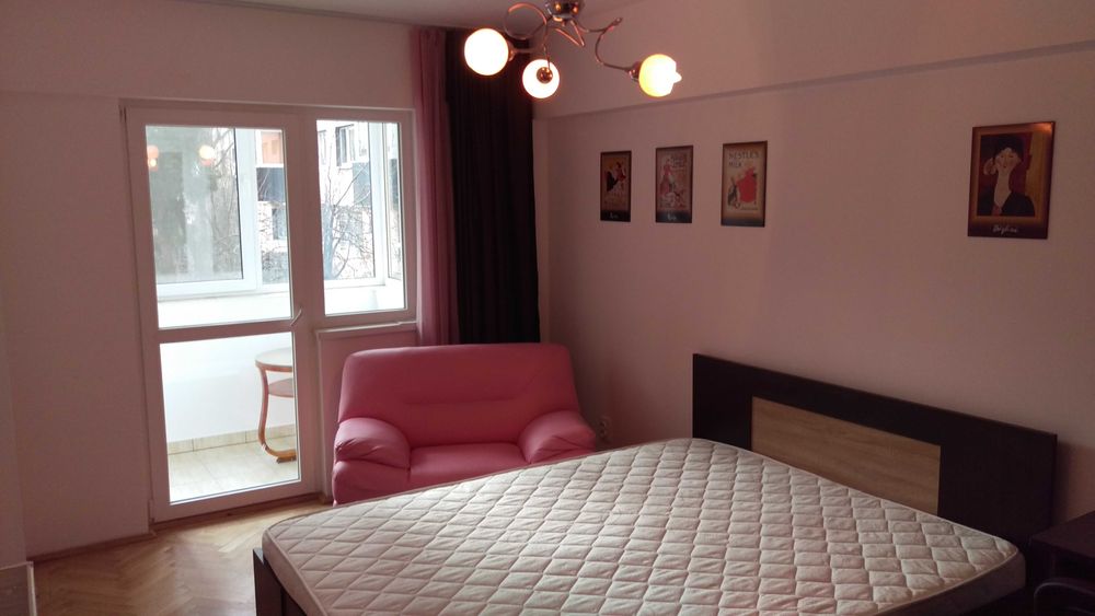 PARTICULAR, inchiriez (ofer)  GARSONIERA zona Garii 40 mp