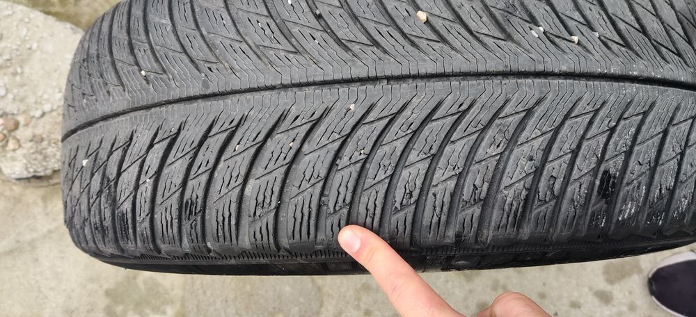 Зимни гуми Мишелин 235 65 17 Дот 21