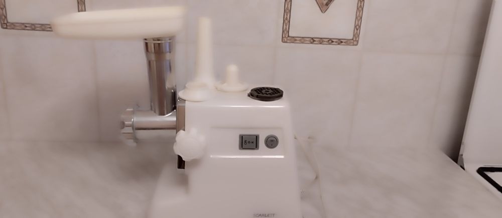 Электрическая мясорубка Скарлетт на запчасти.