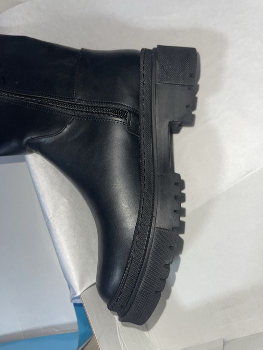 Чисто нови дамски ботуши– масивна подметка, стил и качество!