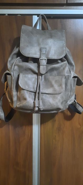 Vând rucsac dama firma carpisa