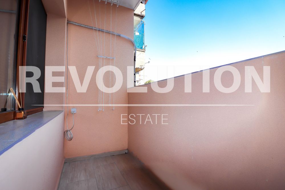 Дава се под наем Тристаен апартамент в Варна, Червен площад - 90 кв.м за 750 € - Снимка #12