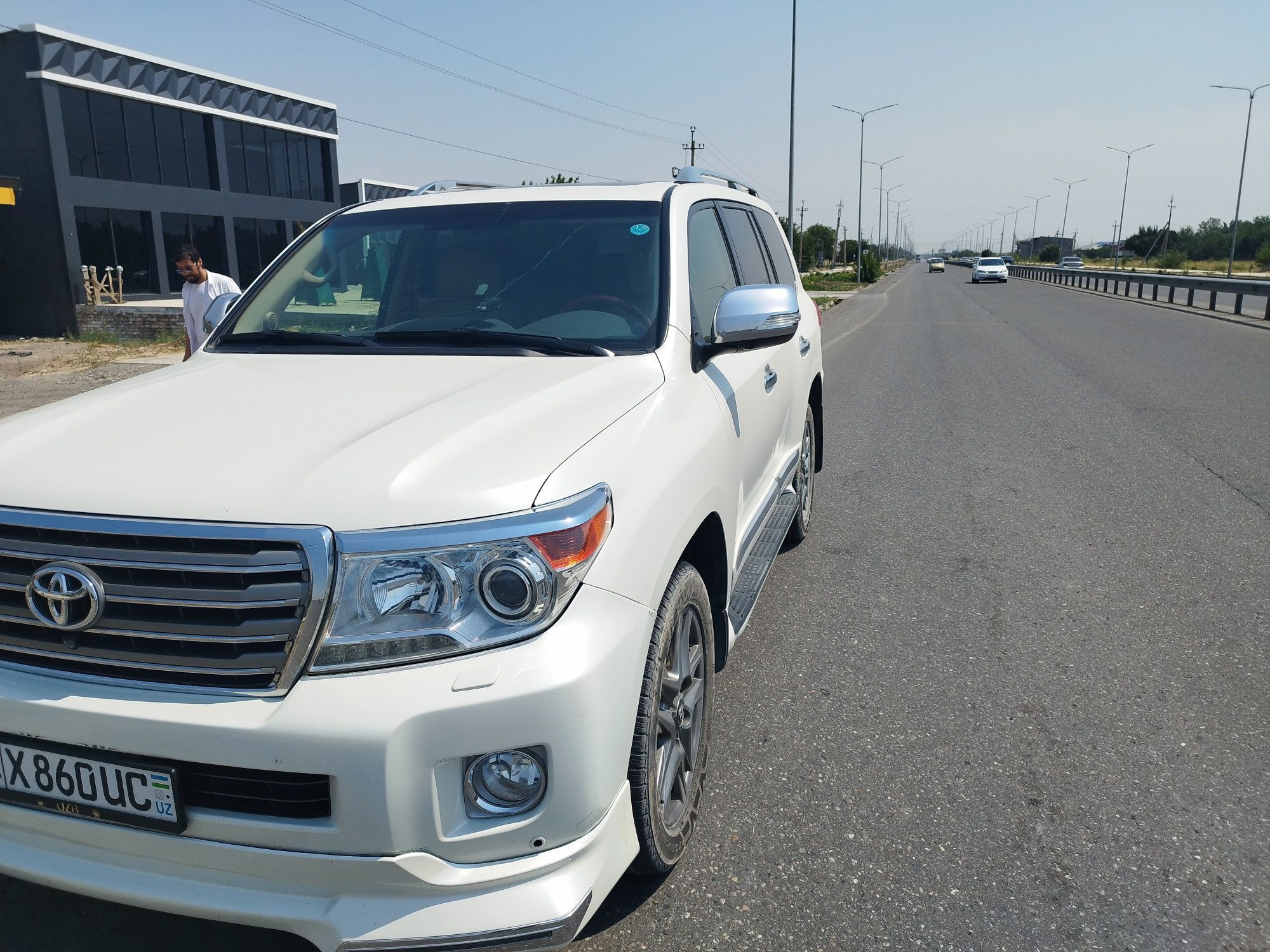 Land cruiser 200 sotiladi srochna