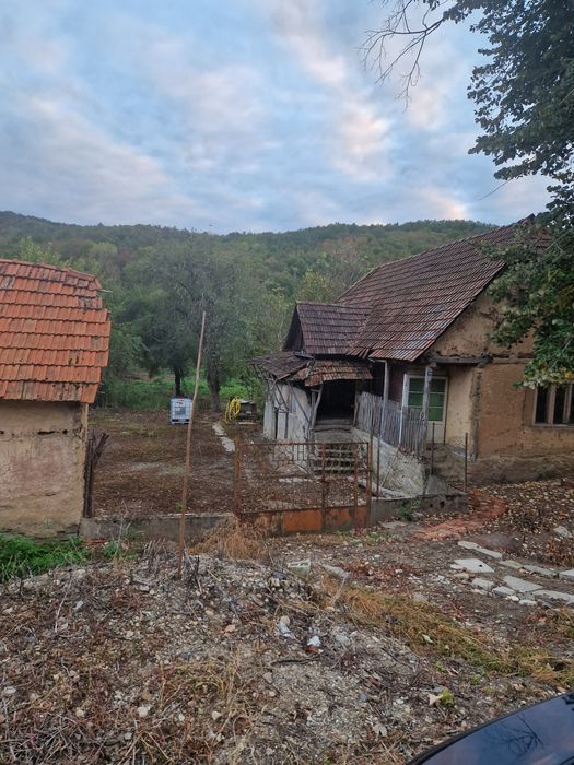 Casa veche de vanzare