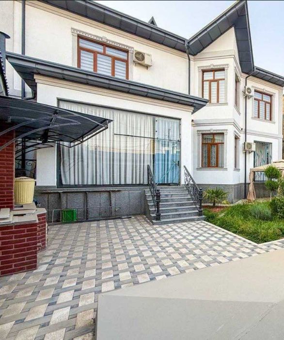 Продается дом 4,1 соток по ул.Циалковского 6 комнат подвал  бассейн