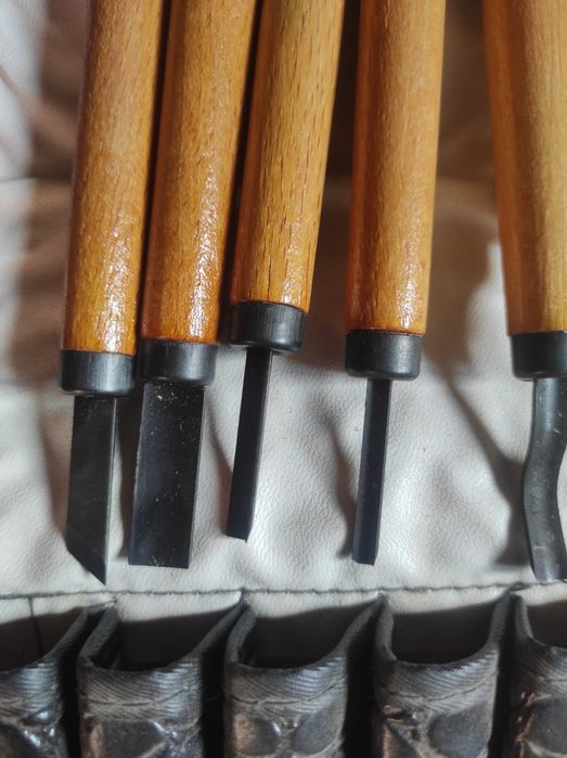 Продам набор для резьбы по дереву.