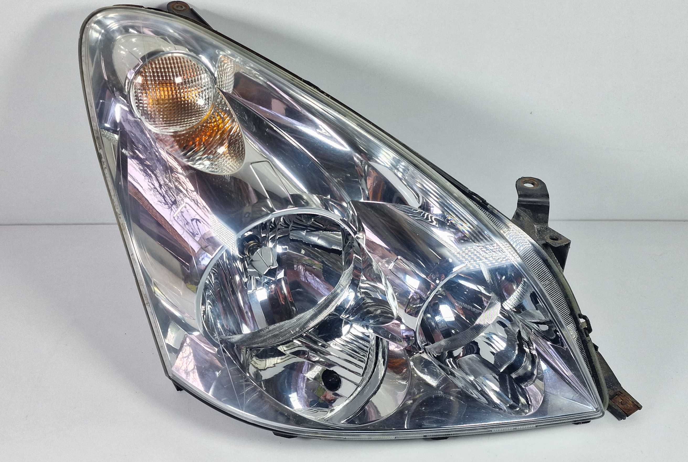 Десен Фар Тойота Корола Версо Toyota Corolla Verso 2004-2009г