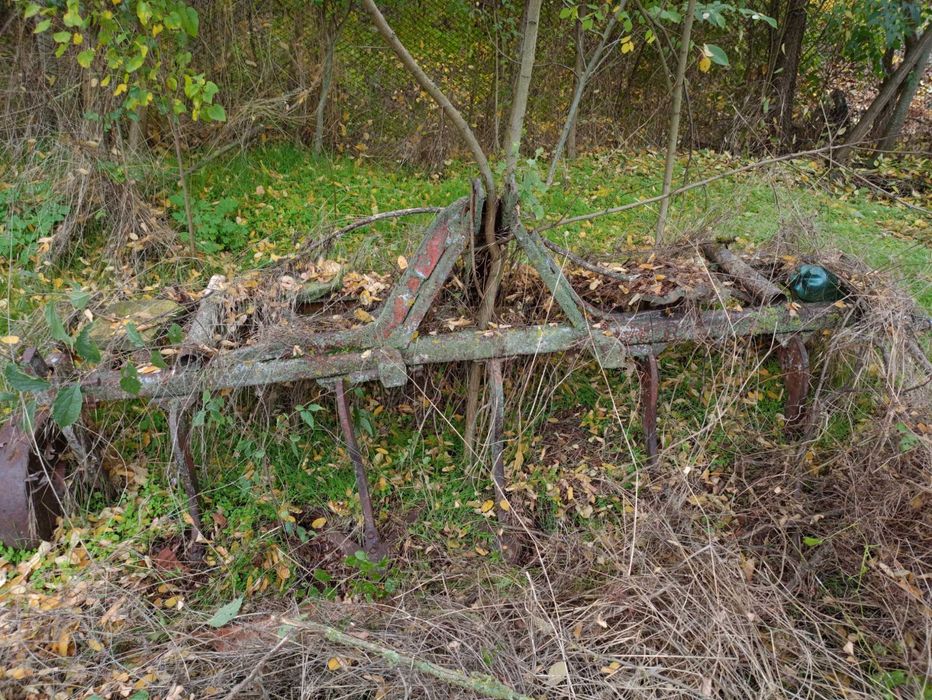 Култиватор и бункери за сеялка