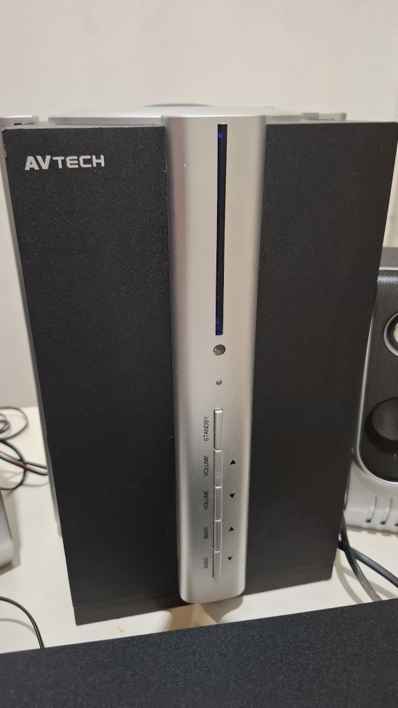 Продается уселитель звука-сабвуфер AVtech