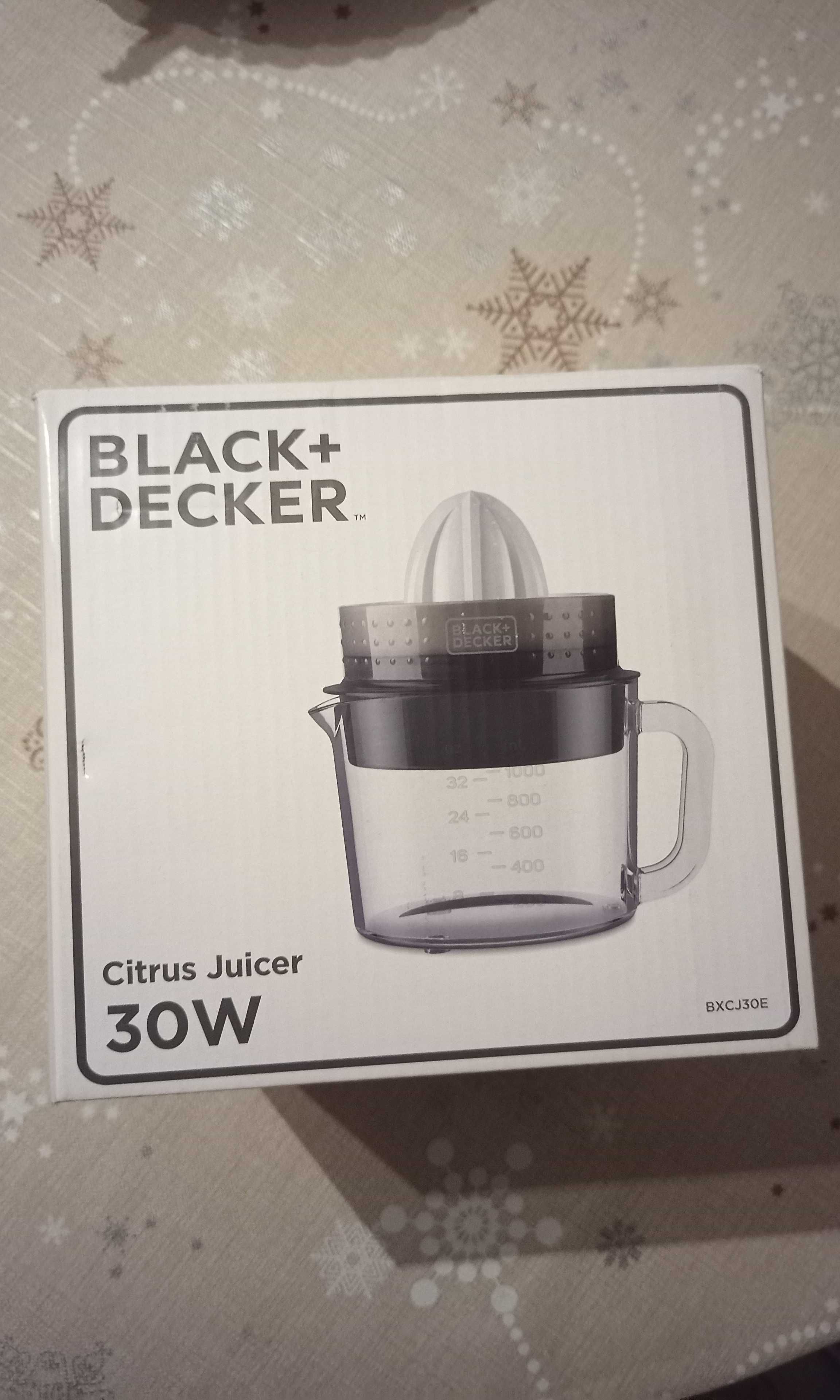 Продавам сокоизтисквачка със стъклена кана Black and Decker.