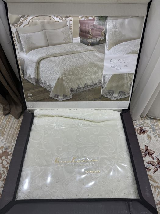 Новое постельное белье для кровати