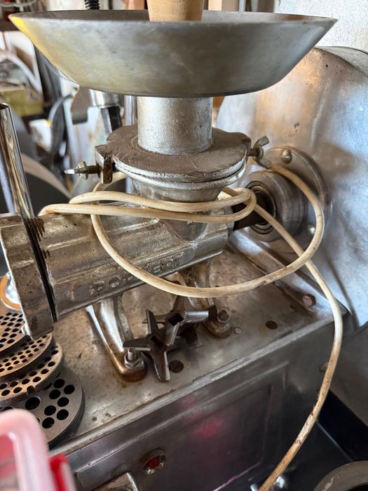 Месомелачка машина за мелене на месо