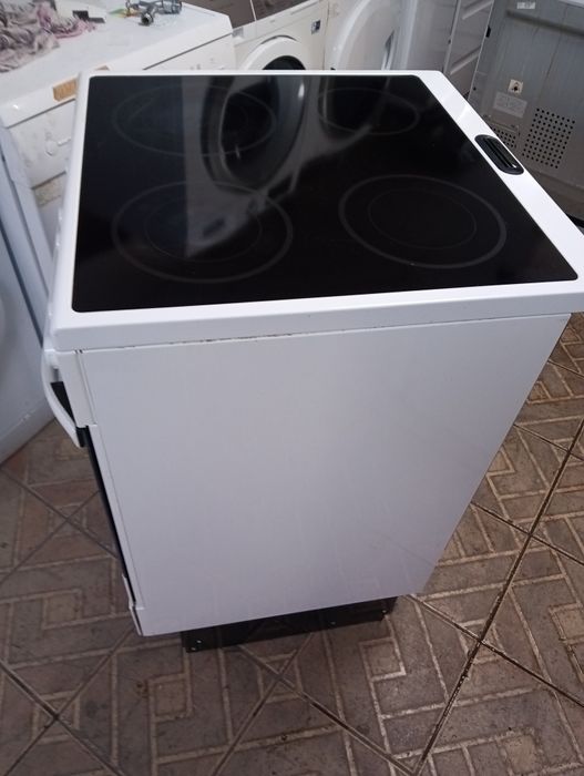 Свободно стояща печка с керамичен плот VOSS Electrolux 2 год.Гаранция!