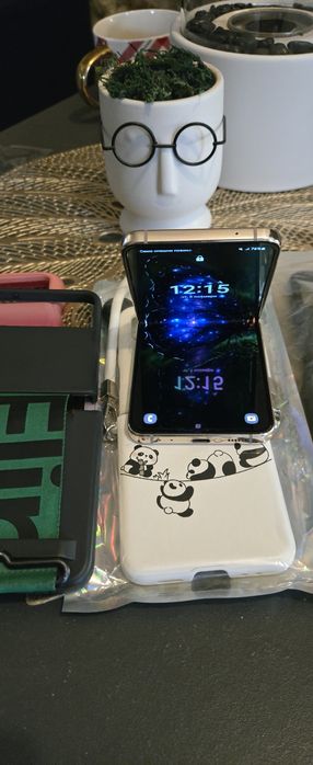 Galaxy Z Flip4 работи перфектно