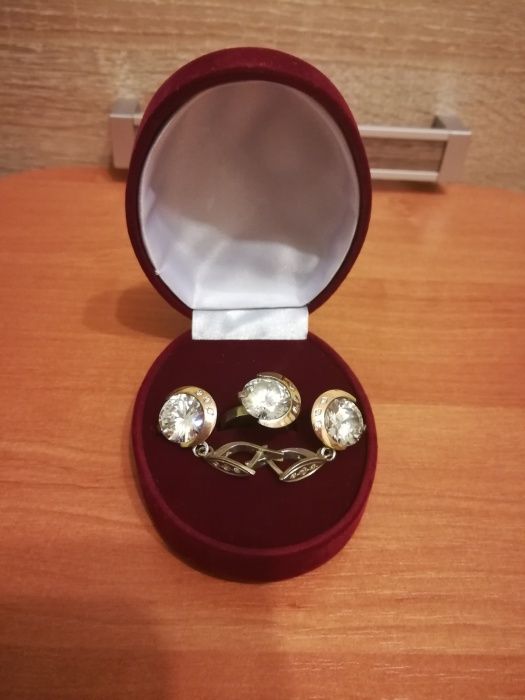 Продам серебрянный набор 925 пробы пр-во Россия
