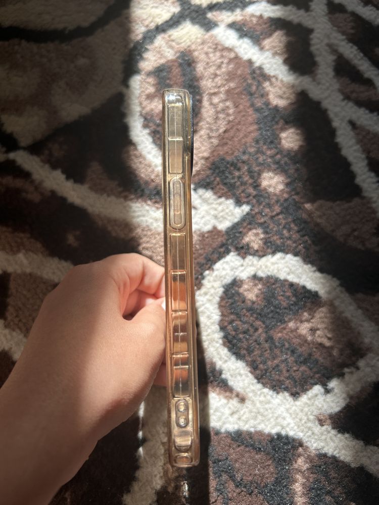 Продам чехол на айфон 14.
