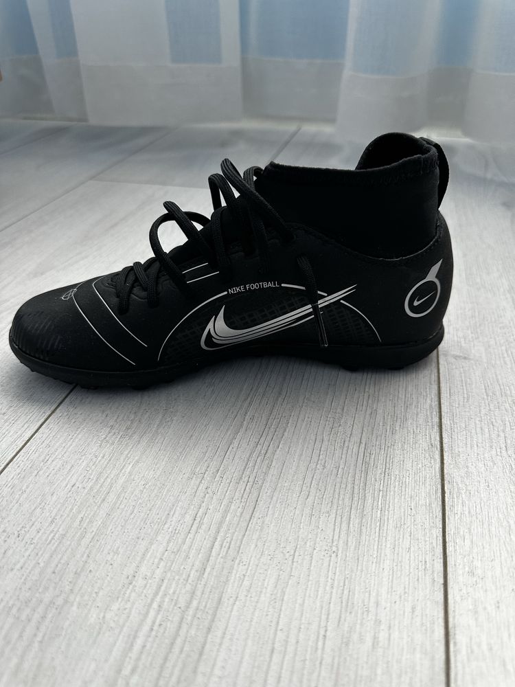Детски футболни обувки Nike