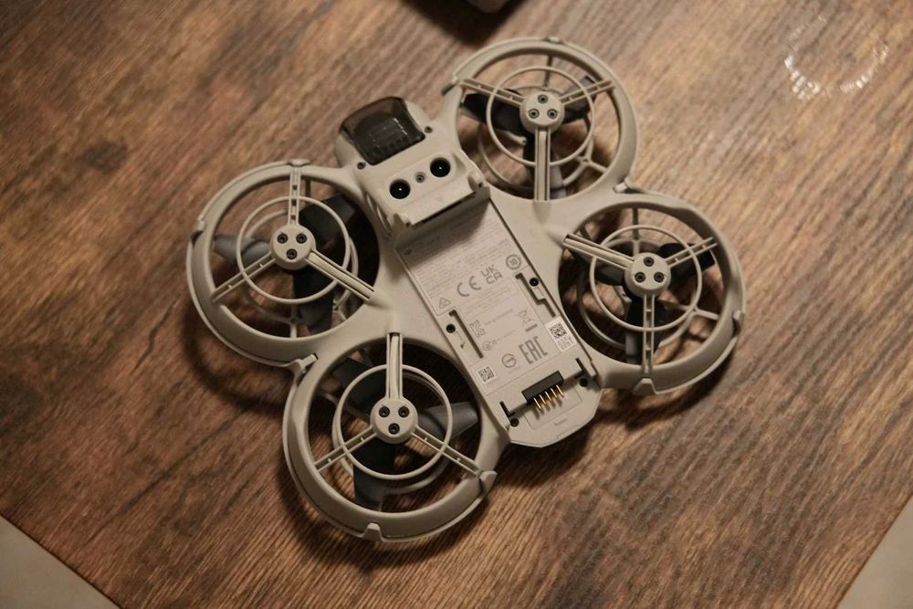 Vand drona DJI Neo – Fly More Combo