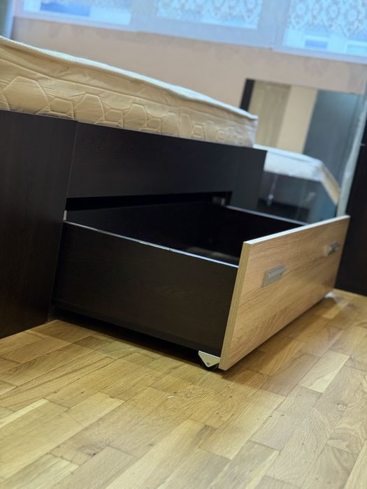 Спалня 160/200 с подматрачна рамка и матрак