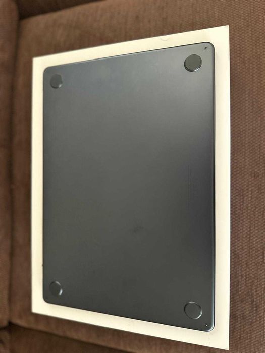 Apple MacBook Air 15" M2, 8 nuclee CPU si 10 nuclee GPU, 16GB, 1TB SSD