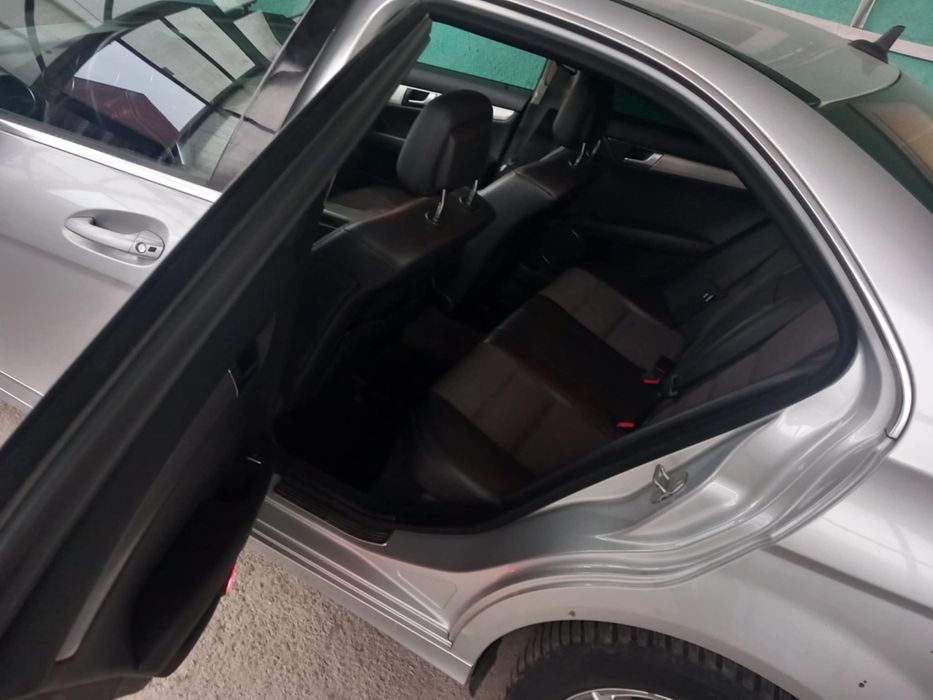 Vând Mercedes-Benz C