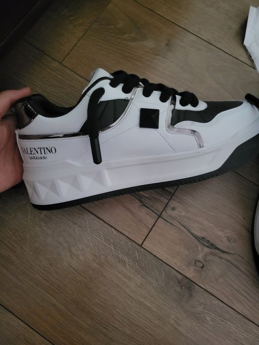 Adidași Valentino