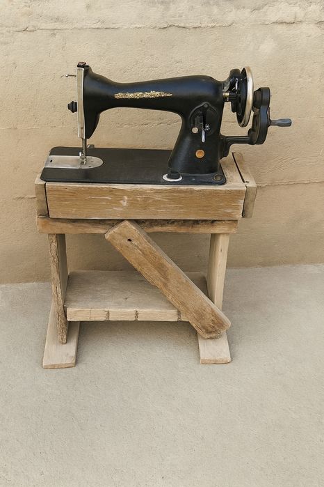 Продам швейную машину