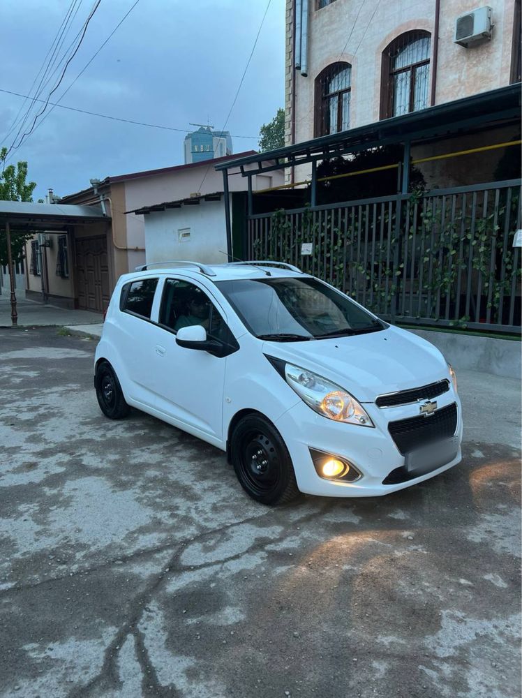 Spark 2019 yil oq rang