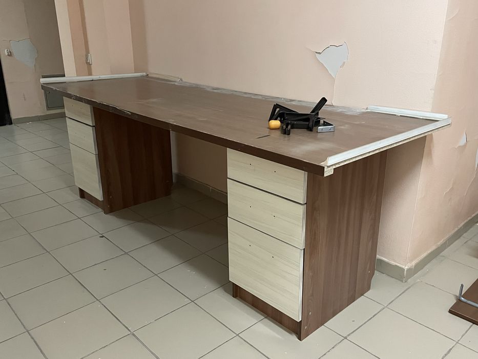 стол+настенные полки(4 штуки)
