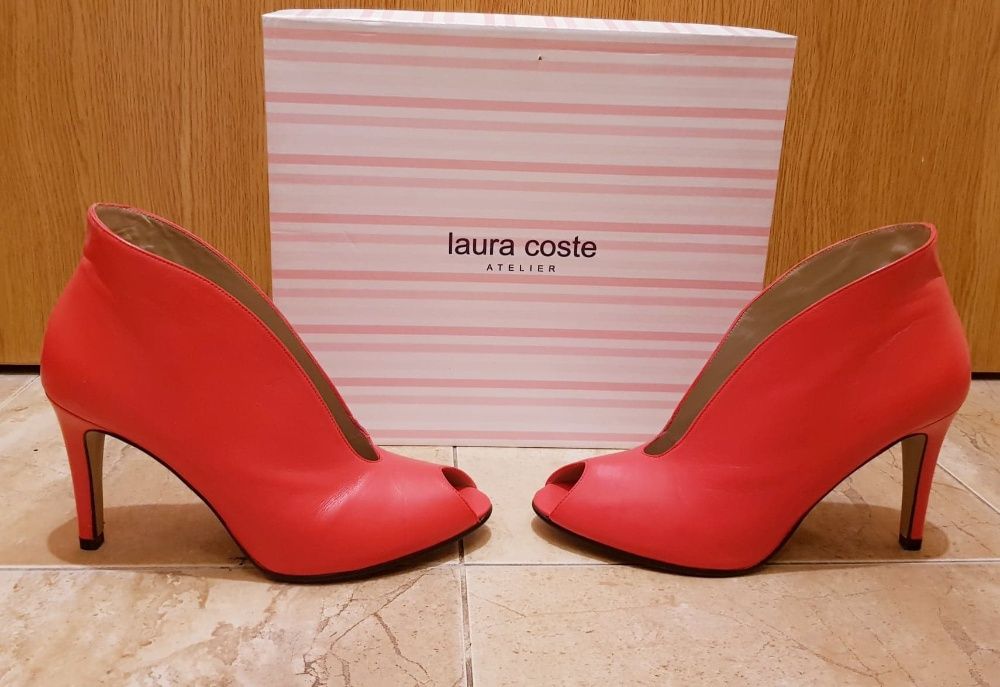 Елегантни испански обувки Laura Coste