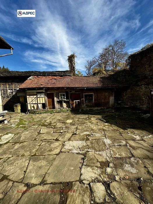 Къща в Ловеч, област-с.Дълбок дол площ 72 цена 32211