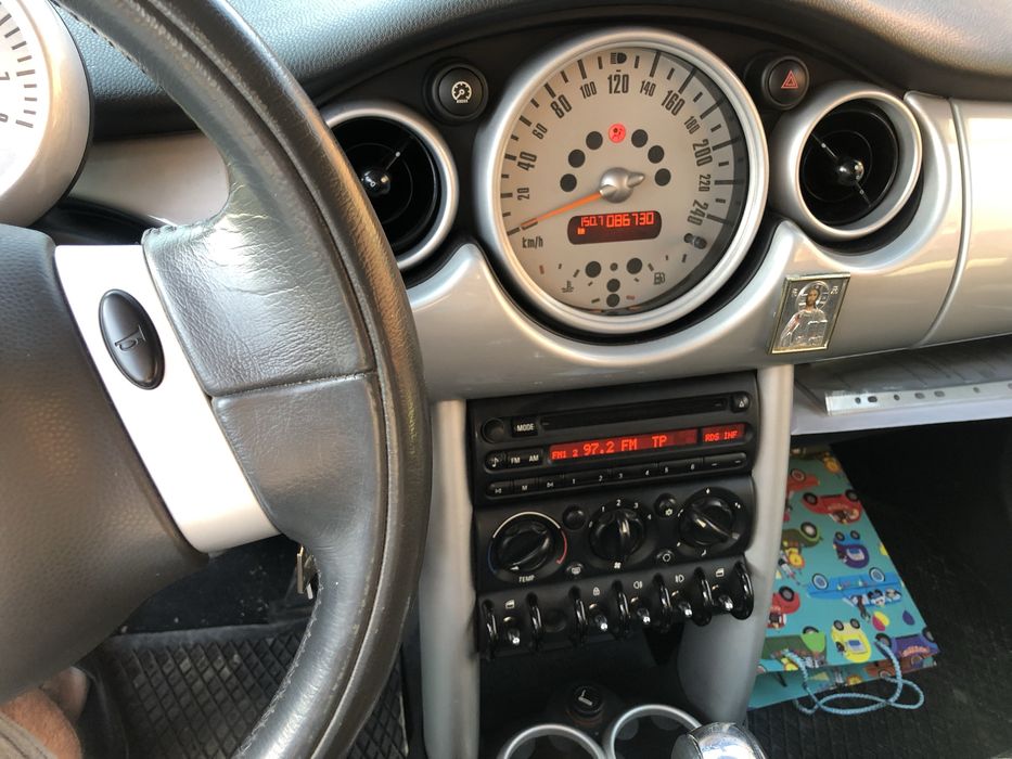 Vand autoturism Mini cooper an 2002 (cutie automata defecta )!