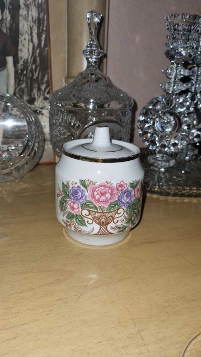 Комплект сахарница 1шт.,новая и заварник б/у