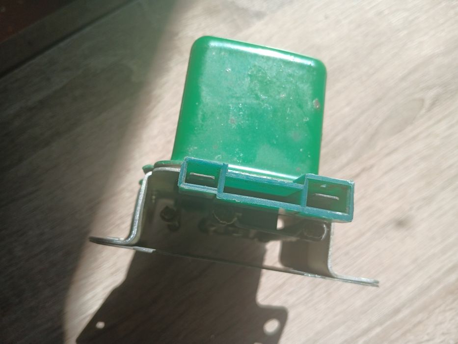 Реле за луда и жугула