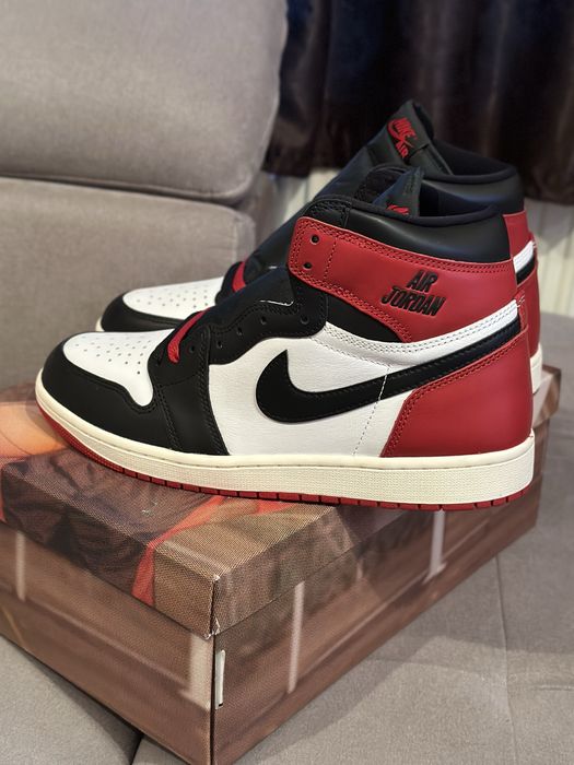 Nike Air Jordan Retro 1 High Black Toe 43